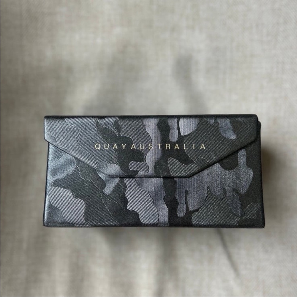 Quay sunglasses case